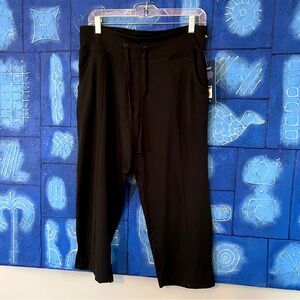 Marika Mona Capri Black Pants with Pockets